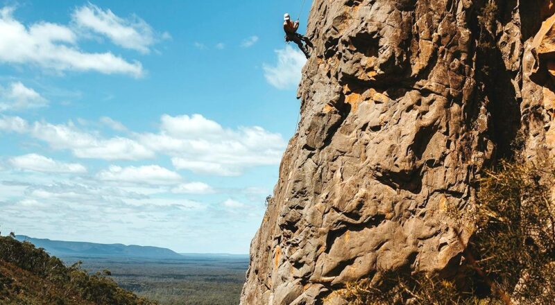 mnhon5|Visit the Serra Range: Explore the rugged Serra Range